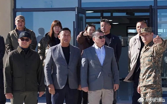 离谱！🇲🇳蒙古媒体报道，差点烧到🇨🇳中国境内的草原大火竟然是🇯🇵日本在蒙企业高管钓鱼导致的？

10月7日，蒙古国大呼拉尔（议会）议员乌·敖特根巴雅尔与蒙古国最大通信运营商Mobicom公司（🇯🇵日本KDDI株式会社实控）首席执行官越智康博（日籍）前往一处边防哨所参加仪式。

次日 ​