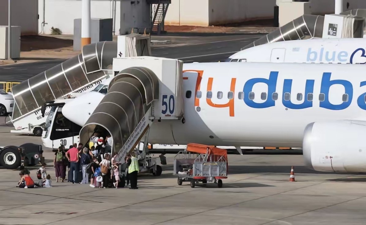 针对此次迪拜飞往以色列的航空未遂事件，美以两国领导人异口同声均把矛头指向伊朗，声称调查结果确定伊朗是幕后黑手的话，将会再次对德黑兰进行史前最为猛烈的打击。
伊朗方面则回应说是以色列自导自演策划了此事件，目的是嫁祸于人再次拉美国下水。 ​