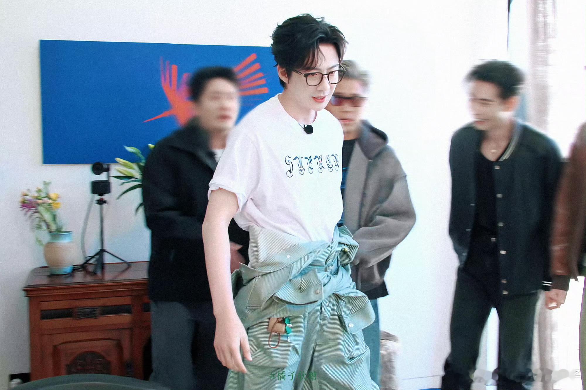 [超话] 穿啥都好看[捂嘴哭] ​​​
