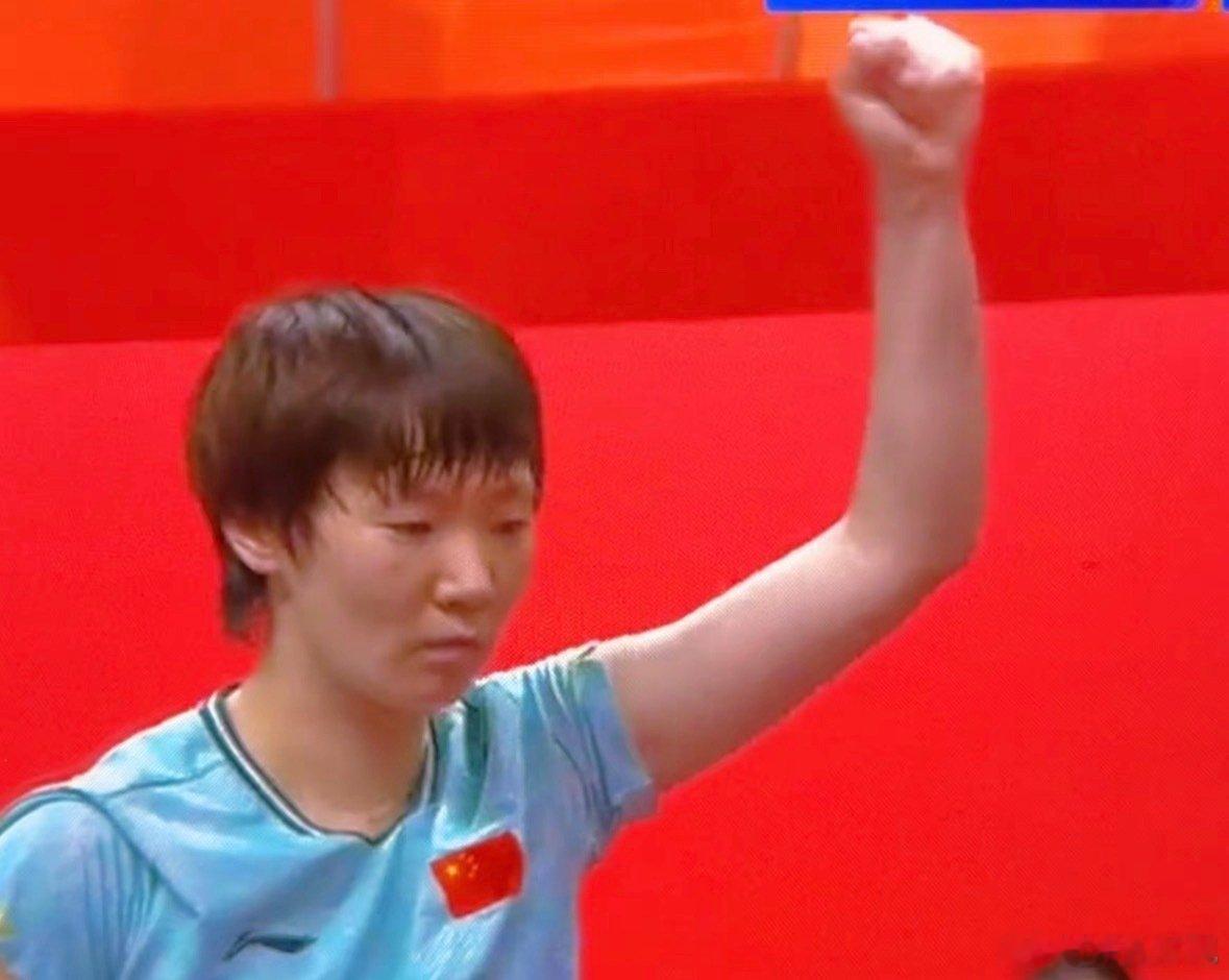 #孙颖莎回应不敌王曼昱#赛后孙颖莎大方祝贺王曼昱，坦言整场没能掌握主动，打到后半程体力和能力有些跟不上。受伤病恢复影响，这段时间训练并不系统。虽有失落，但她说没有遗憾，能站上决赛赛场，就已经拼尽了全部力量。 ​