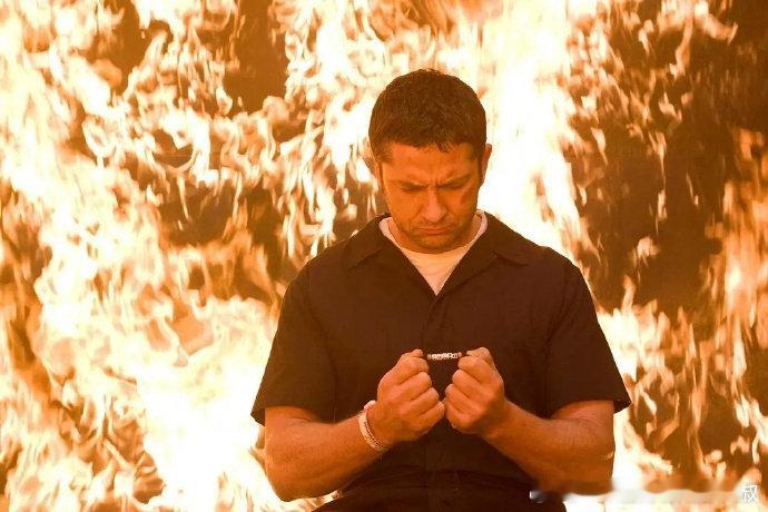 守法公民 Law Abiding Citizen (2009)【4K 2160P蓝光原盘】【英语】【内封中字】【16G】
👇见[胖红拽]平[胖红生气]区👇

#电影守法公民##犯罪片##犯罪片[超话]##犯罪电影##动作电影##动作电影[超话]##动作片##动作片[超话]# ​