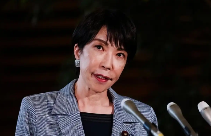 真让人哭笑不得！名古屋亚运会尚未开幕，就被曝在签证费用、住宿距离和入境检查等方面给中国代表团增添麻烦。另一边，赛事又传出预算严重超支、门票销售遇冷。自己焦头烂额，为何还频频引发争议？

2026年名古屋亚运会比赛定在9月19日到10月4日举行，中国代表团1274人早就组好了，815名运动员里超过六成