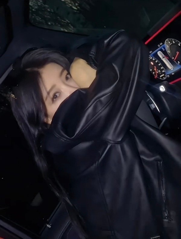 这张真的超级超级好梦，台台在邀请你坐她法拉利副驾，她带你兜风 ​