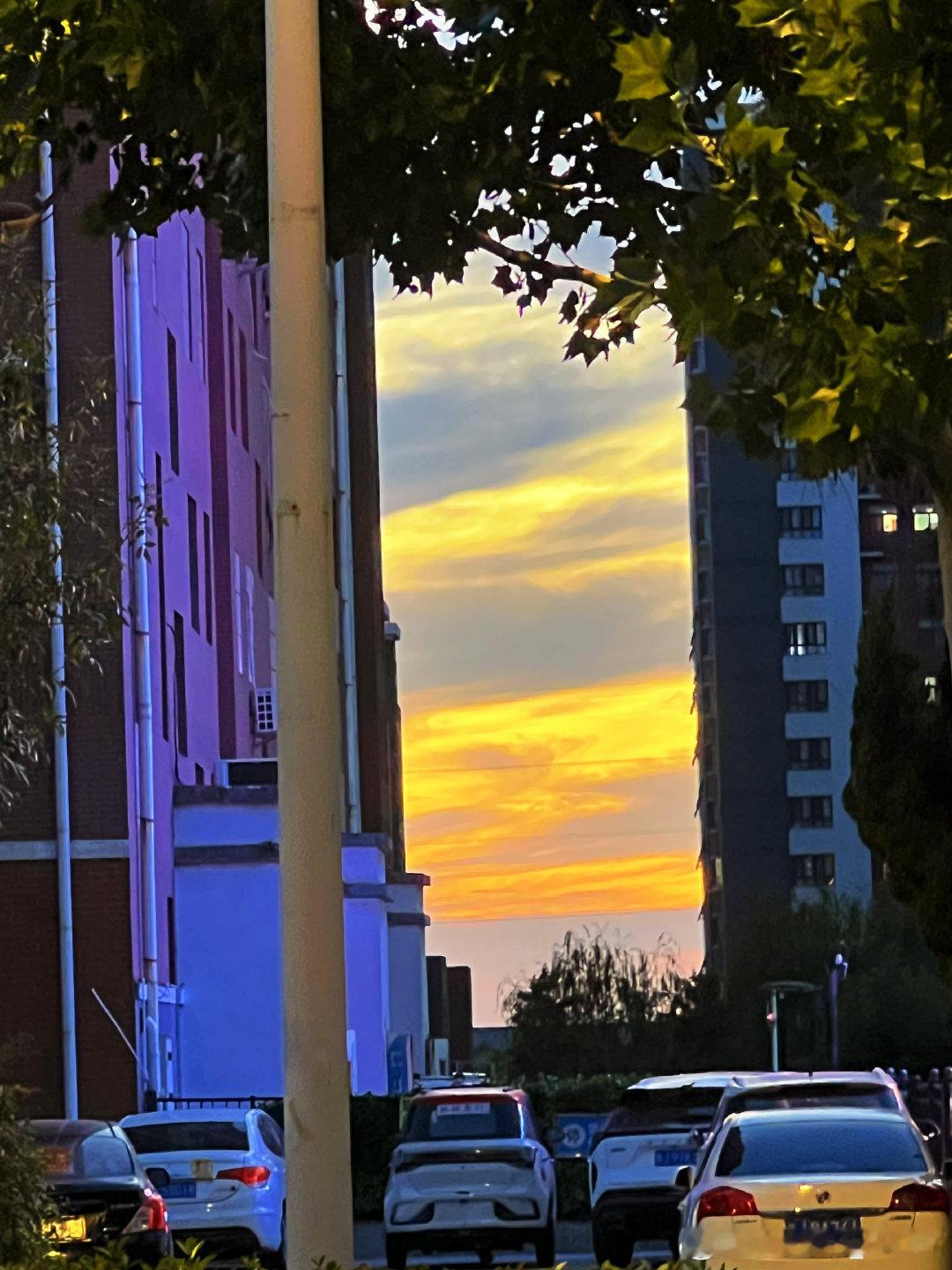 The sunset is the mottled melody of life.  ​