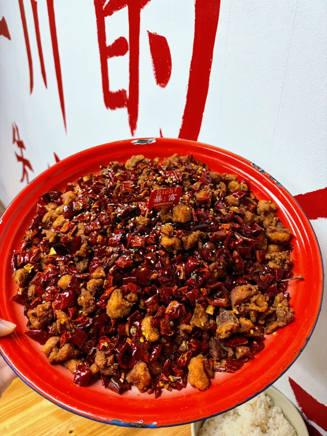不是 南京吃川菜都上比脸大的盆吗🥘