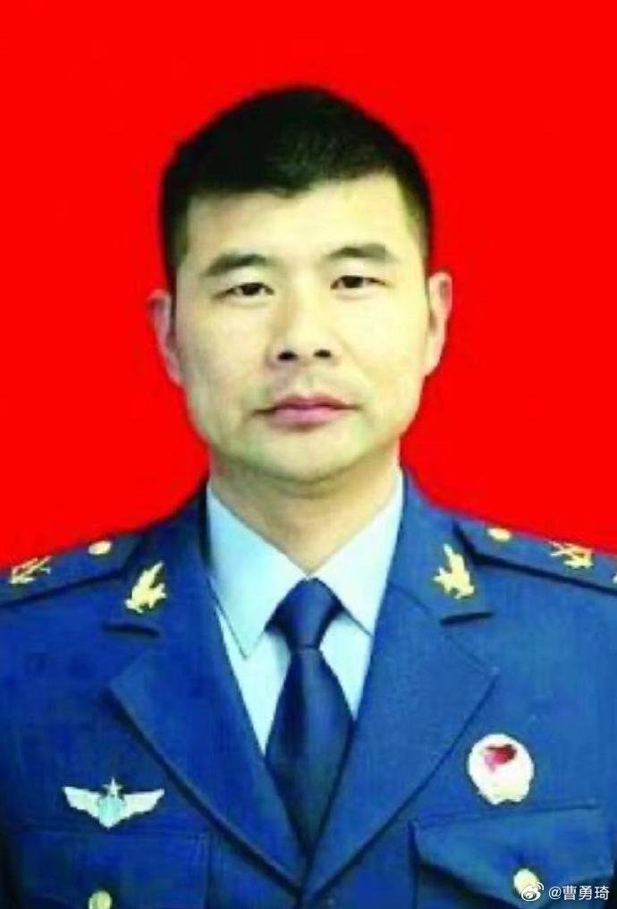 空军战士张宏俊，于2018年1月29日，在遵义执行飞行训练中发生事故，不幸牺牲。
天地英雄气，千秋尚凛然。让我们一起记住他的名字：张宏俊。 ​