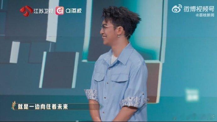 00后求职者在求职过程中保持高度的精力和热情，一旦休息下来就会感到焦虑。现在的年轻人普遍都会有这样的感受，这是很正常的现象。#高能量00后称闲下来会焦虑##00后闲下来反而会焦虑## 00后求职者始终保持高能量，闲下来便心生焦虑，现在大部分年轻人都有这种焦虑太正常了 ​​​##职来职往2026# ​