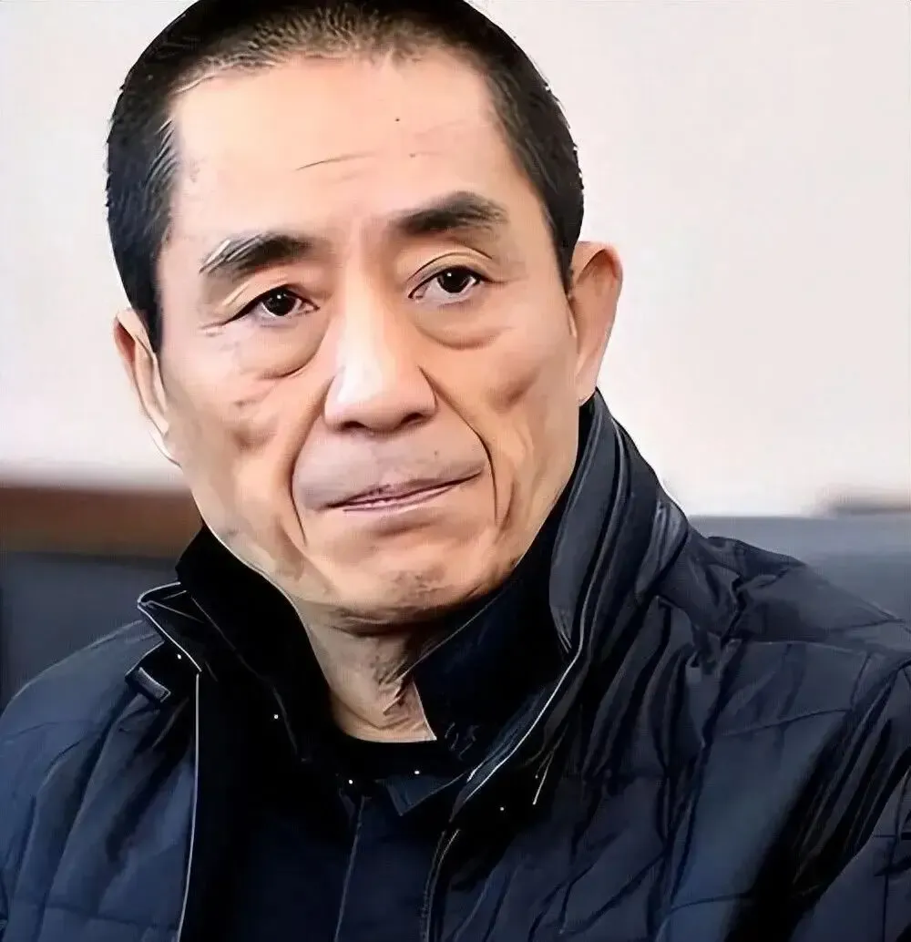 张艺谋说:“我认为宋佳正处在女演员最好的成熟阶段，表演从容自信、可塑性强，角色塑造生动感人，细节细腻自然超有魅力，宋佳性格爽快快人快语，像大姐大，爱照顾年轻人，全剧组都喜欢她”。

电影大师给了宋佳极高的评价，怪不得宋佳是得奖专业户了。见惯了影视圈太多的人设，塑料脸，捂胸造作的，宋佳以本真直率的形象