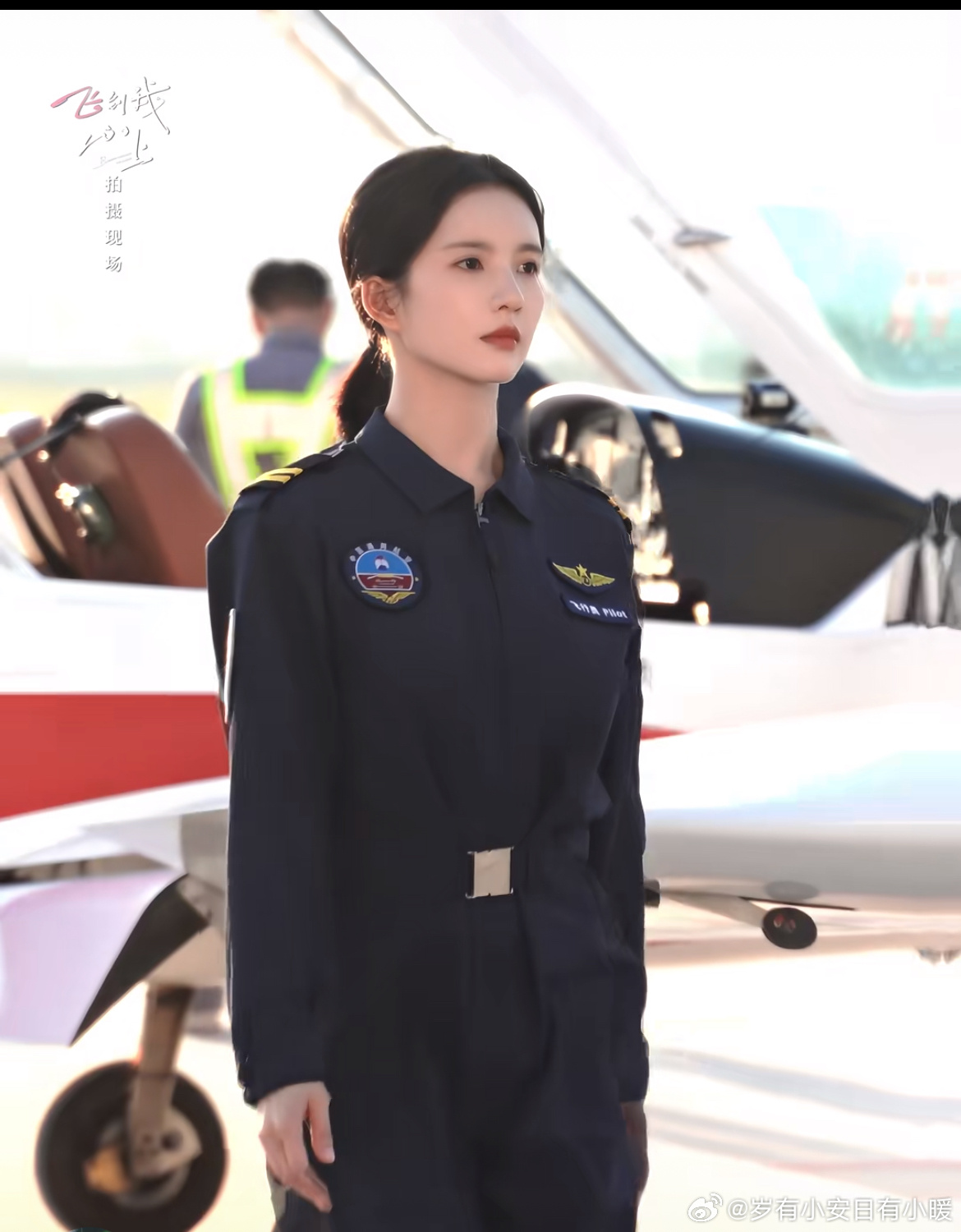 #飞到我心上事业型女主太戳人#
哈哈等更新等得太辛苦
所以#早春晴朗#和#飞到我心上# 
这两部剧我是一起追的
我每每感慨栾念要是来隔壁学学傅明予
别说结婚小桃桃都要出来了

飞到我心上的最美机长阮思娴
凭借自己的努力实现了从乘务员到飞行员的华丽蜕变
也抱得美男霸总男友归[爱慕]
她和霸总的爱情坦 ​