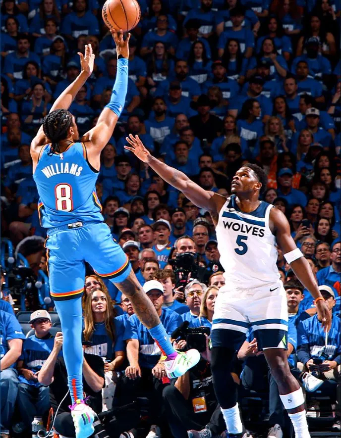 总决赛大概率会是雷霆对阵步行者！  雷霆队的阵容深度更好，不仅有鸭梨...