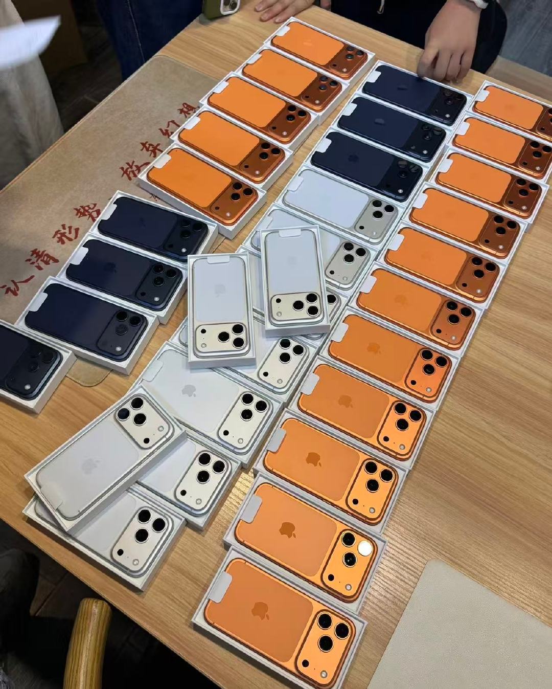 全新仅激活未使用0循环的iPhone17 Pro Max，都是国行支持全国联保，现阶段最低。
256蓝橙8350银8550
512蓝橙9550银9999

只比二手贵一点点，强烈推荐，都是8月激活保修超高。 ​