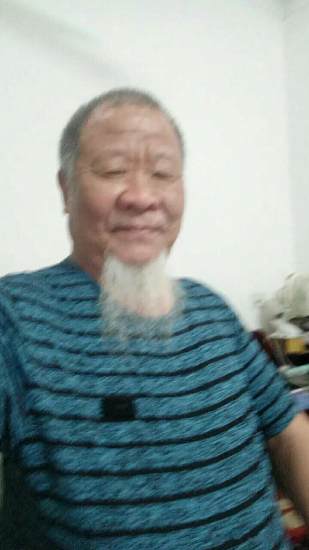 清       晨        心        语
      浅谈“离婚”现象
           馮       鳴
        离婚，这一社会现象，无论在城市还是广袤乡野，似乎都普遍存在。究其缘由：有因经济纠葛的，有因道德失范的，但多数是夫妻双方长期无法相互理解而导致的离异。