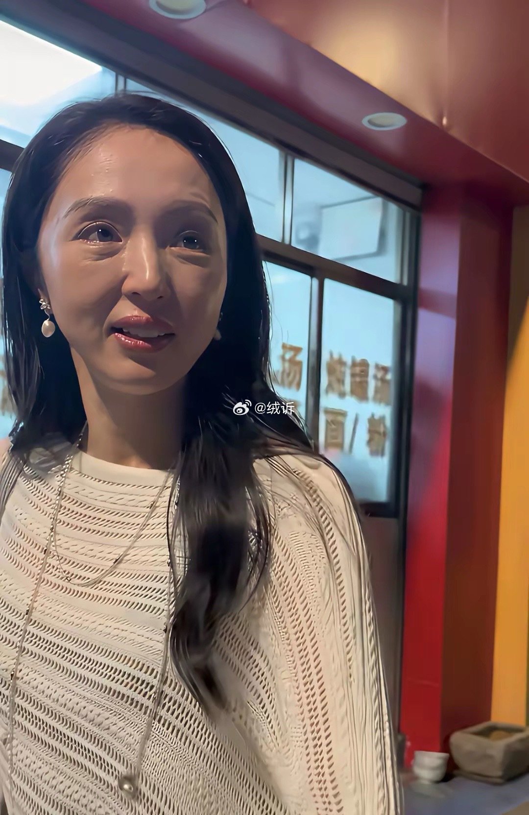 在街头偶遇一位明星这么眼熟 ​