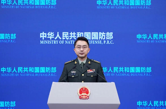 国防部罕见说重话！&34;根除&34;二字一出，一旦开打台独恐怕连根都不留！

本次国防部例行记者会中的三次提问与三次回应，完全点明了台海局势这一复杂局面背后的全部核心本质！记者问统一，发言人用了“根除”；记者问退役军舰送菲律宾，发言人批“出卖民族尊严”；记者问F-16迟迟不到，发言人点破“凯子军购”。
 
（