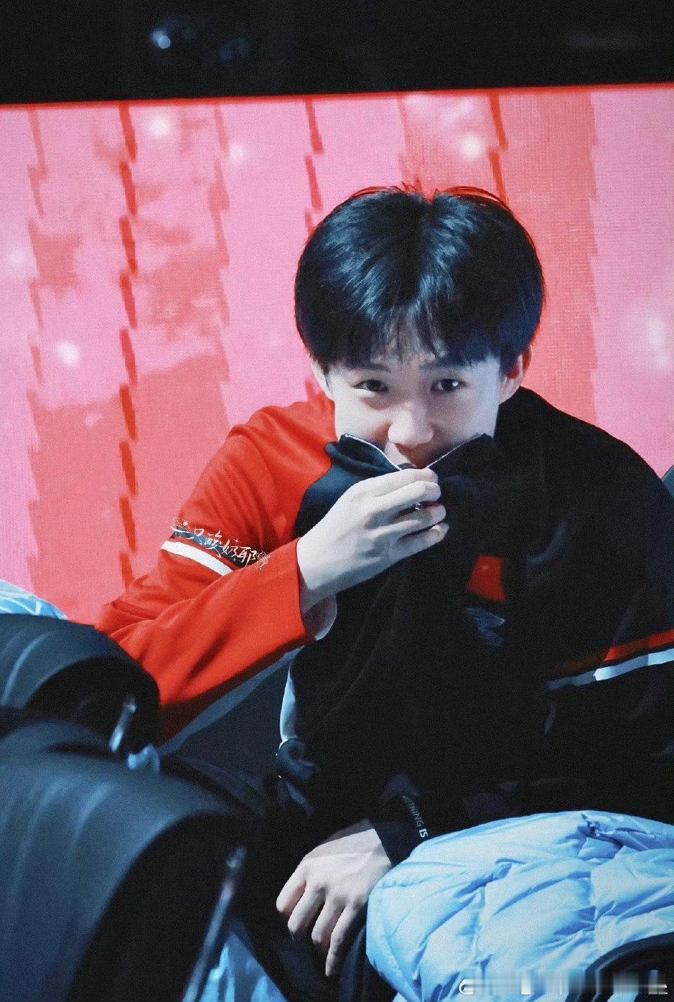 #狮友会[超话]# 🦁#王楚钦# 
你就是我的那束光我会永远对你心动💗
𝓨𝓸𝓾𝓪𝓻𝓮𝓶𝔂𝓵𝓲𝓰𝓱𝓽,𝓪𝓷𝓭𝓘𝔀𝓲𝓵𝓵𝓪𝓵𝔀𝓪𝔂𝓼𝓱𝓪𝓿𝓮𝓪𝓬𝓻𝓾𝓼𝓱𝓸𝓷𝔂𝓸𝓾. 
晚安宝宝​