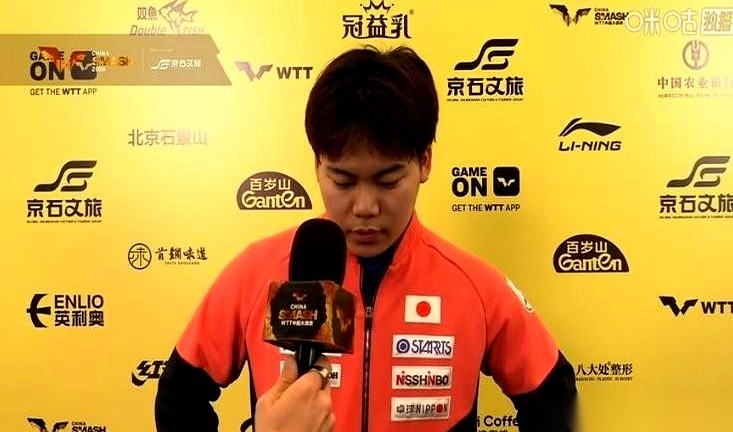 日本乒乓球队的小将松岛辉空来中国打比赛，赛后面对采访，把很多客场选手避而不谈的现场压力直接摆到了台面上。他坦言自己很清楚看台上绝大多数球迷都是来支持王楚钦或孙颖莎的，外协会选手一旦发挥出色、有了赢球的苗头，整个场子的气氛立刻就会给对手施加影响；但他接着说，自己其实没往心里去，能在坐满观众的场馆里打球