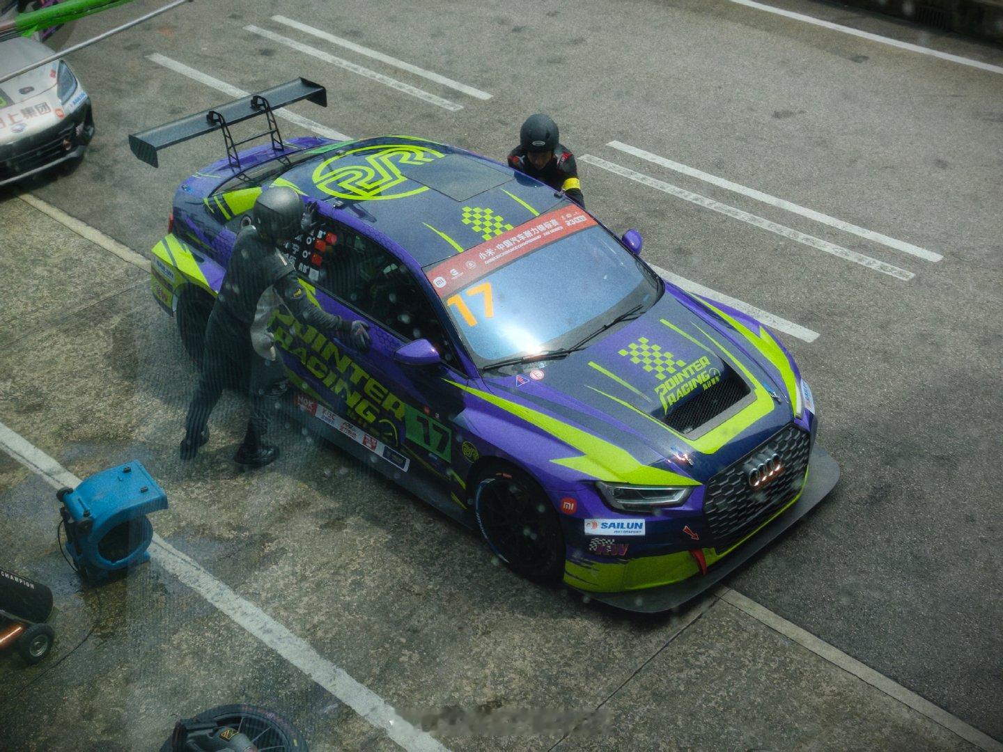 分享两台上周末在中国汽车耐力锦标赛看到的赛车：
奥迪 RS 3 LMS TCR、
图二现代伊兰特还是现代领动？
房车是真帅啊！[舔屏]#vivo[超话]# ​