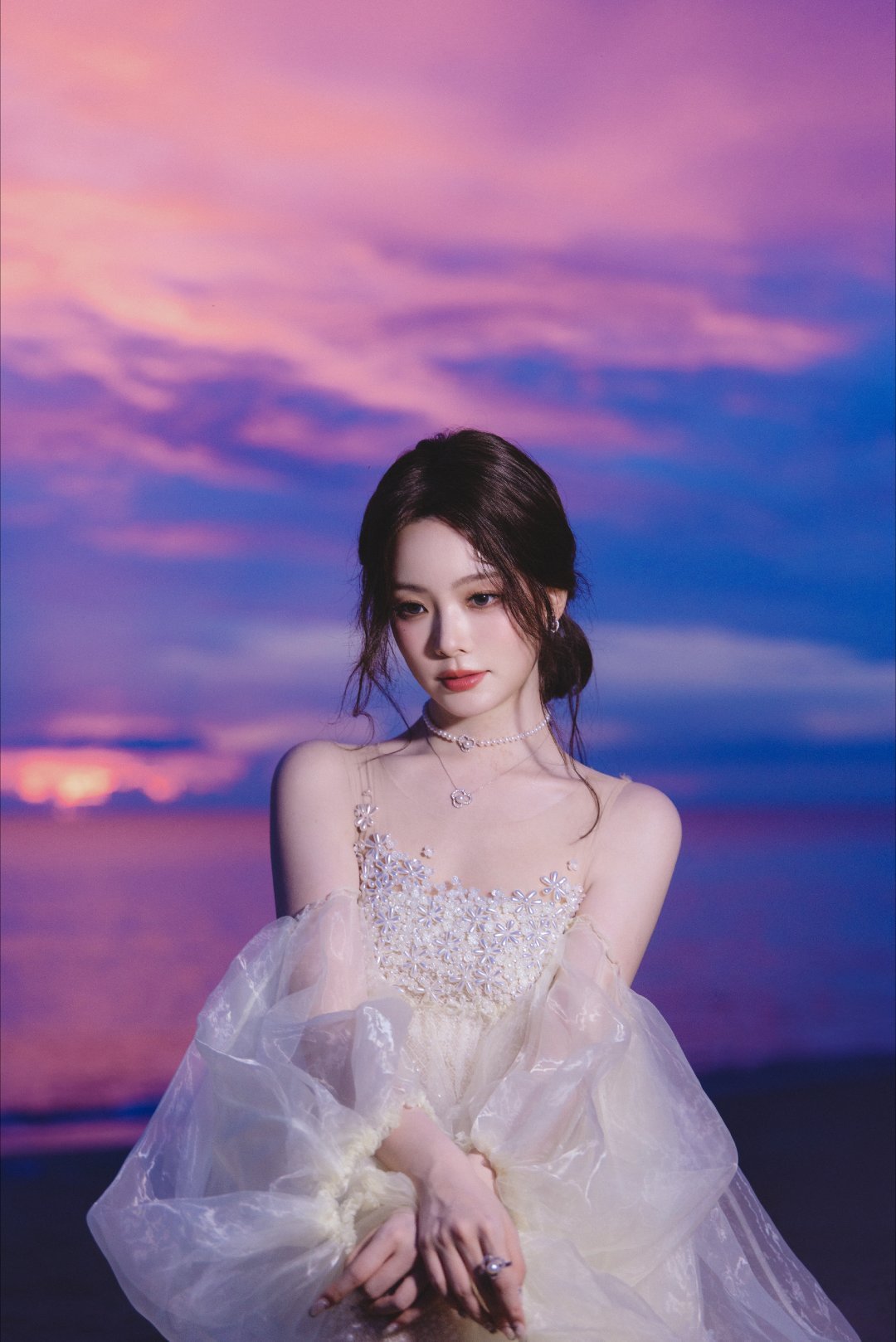 #陈卓璇# czx#陈卓璇当拾巡回演唱会# 
把善良装在心里，把阳光挂在脸上，把诚信落在行动上，真诚走好每一步。不必耀眼夺目，但要温暖坦荡；保持善良，自带阳光，信守真诚，行稳致远。
​