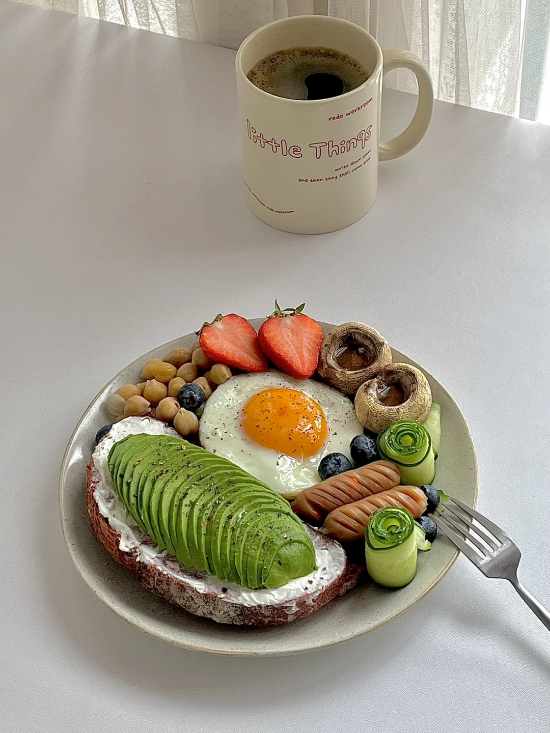 ☀️工作日早餐｜牛油果奶酪欧包煎蛋一盘端😋