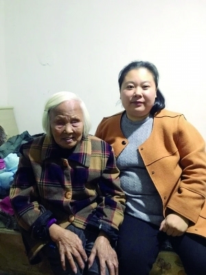 91岁奶奶认不出子女却记得89年前的歌。
 
老人的短期记忆，已经出现严重衰退。守在身边的儿女，站在眼前，她也无法辨认出来。刚刚聊过的事情，转眼就会忘记，日常交流，经常重复问相同的问题。可当一首儿时听过的老歌响起，老人状态发生明显的变化。
 
距离听到这首歌，已经过去整整八十九年。旋律响起的瞬间，奶