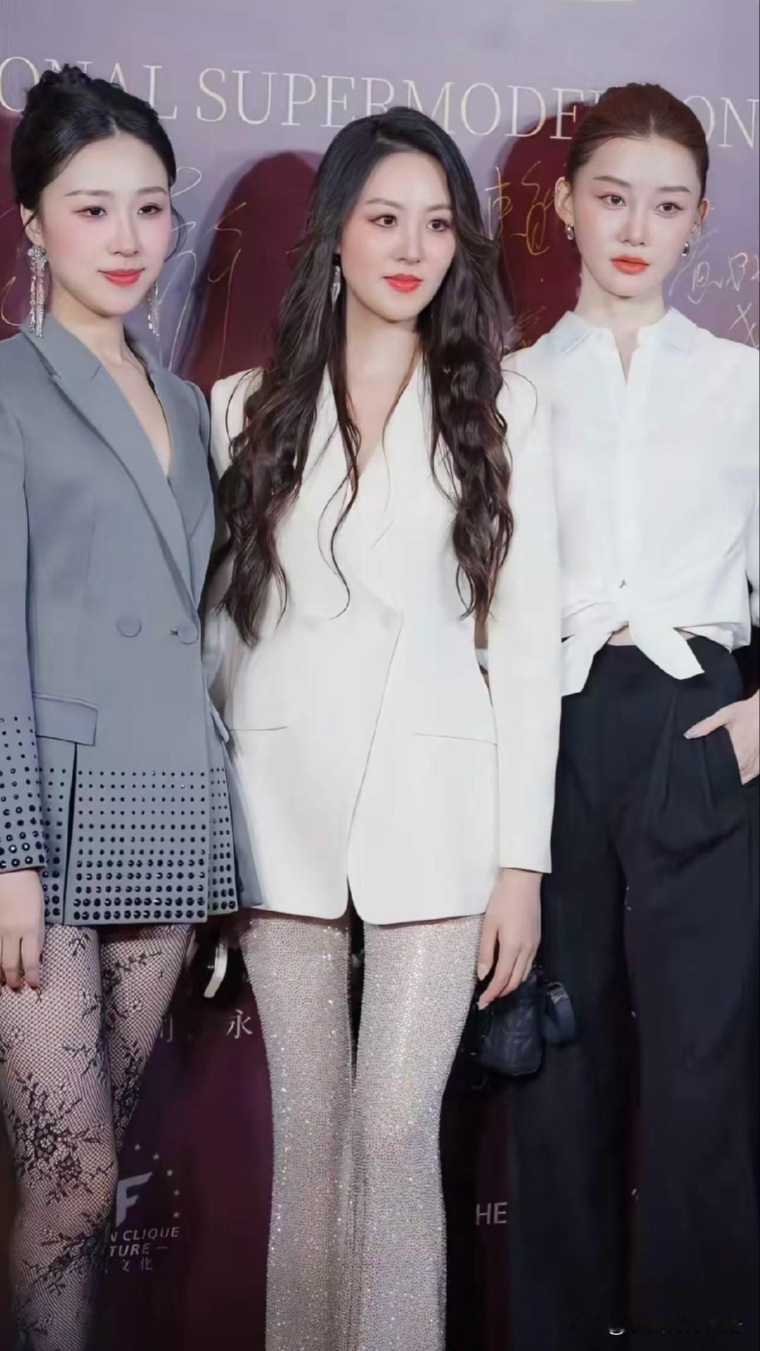 三个美女模特你喜欢哪一个呢？