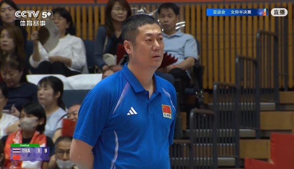 拿下！！！决胜局15-6拿下泰国🇹🇭女排，中国女排3-2艰难战胜泰国女排，晋级亚运会女排决赛，恭喜！

#中国女排vs泰国女排##中国女排3比2泰国女排##中国女排晋级决赛# ​
