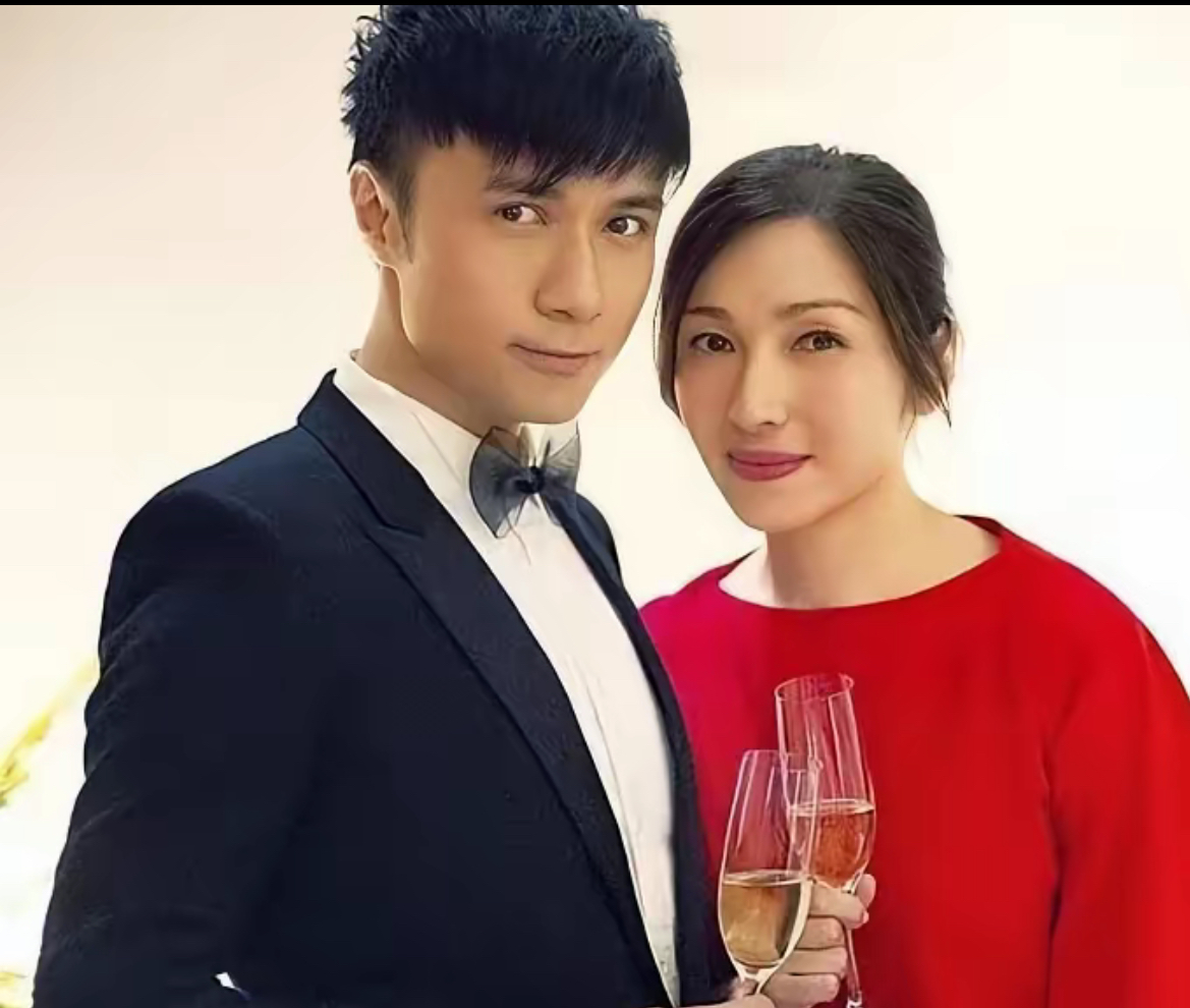 古巨基喜提二胎儿子，妻子陈韵晴57岁再次生子。
52岁生头胎，相隔五年，如今57岁迎来二宝，两个儿子。

这个年纪生孩子风险可想而知，不少网友感慨，真的是拿身体在拼。
陈韵晴既是爱人也是古巨基的经纪人，陪伴他多年。每个人的选择不同，高龄生育的辛苦与压力只有当事人清楚，还是要以身体健康为先。

大家怎