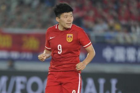 正在摩洛哥备战U17女足世界杯的中国姑娘完成最后调整，王晨西、邹雯雯、郑霓漫三人遗憾无缘21人名单。边锋王晨西与万金油郑霓漫的落选，也折射出队内竞争之激烈。主帅马晓旭表示，这支队伍没有绝对单一核心，24名集训球员人人都能上场，整体性极强。备战期间球队与两支非洲队伍热身，先后3比0击败加纳 ​