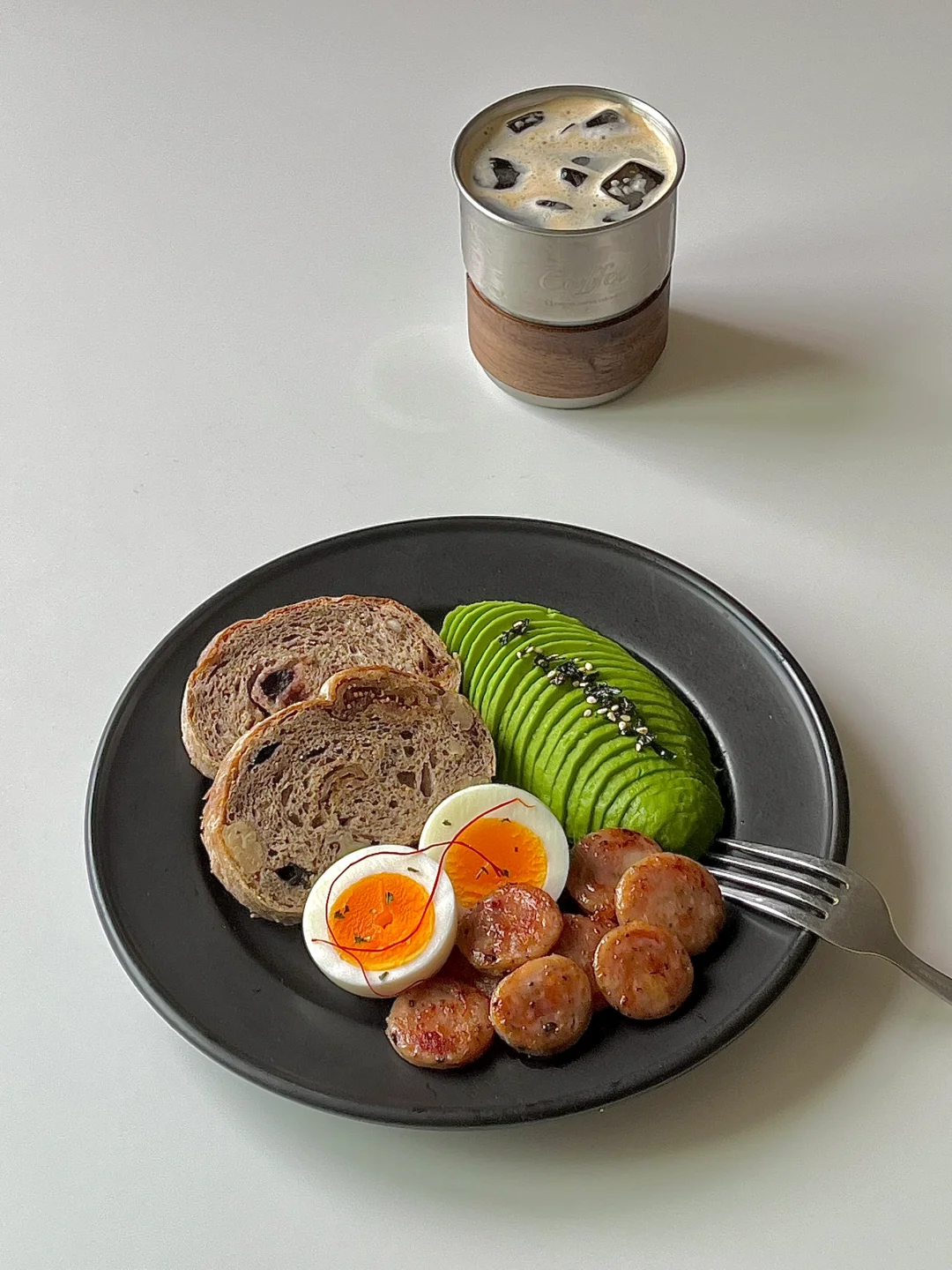 ☀️工作日早餐｜核桃无花果欧包&煎香肠早餐盘