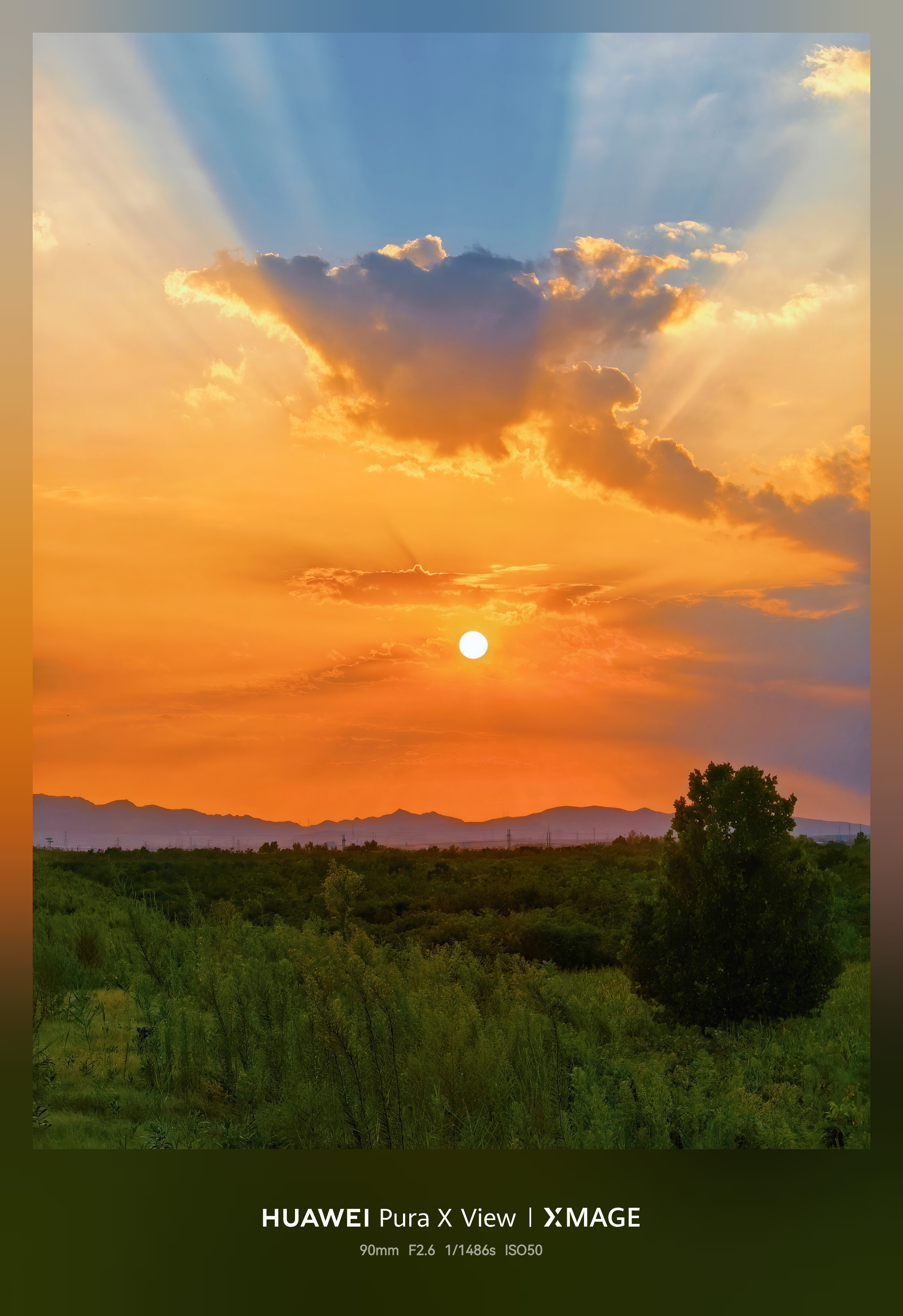 踩点抵达赵王城遗址公园龙台，这人太多了！

今天的夕阳依然美爆，正好试试华为Pura X View～  ​