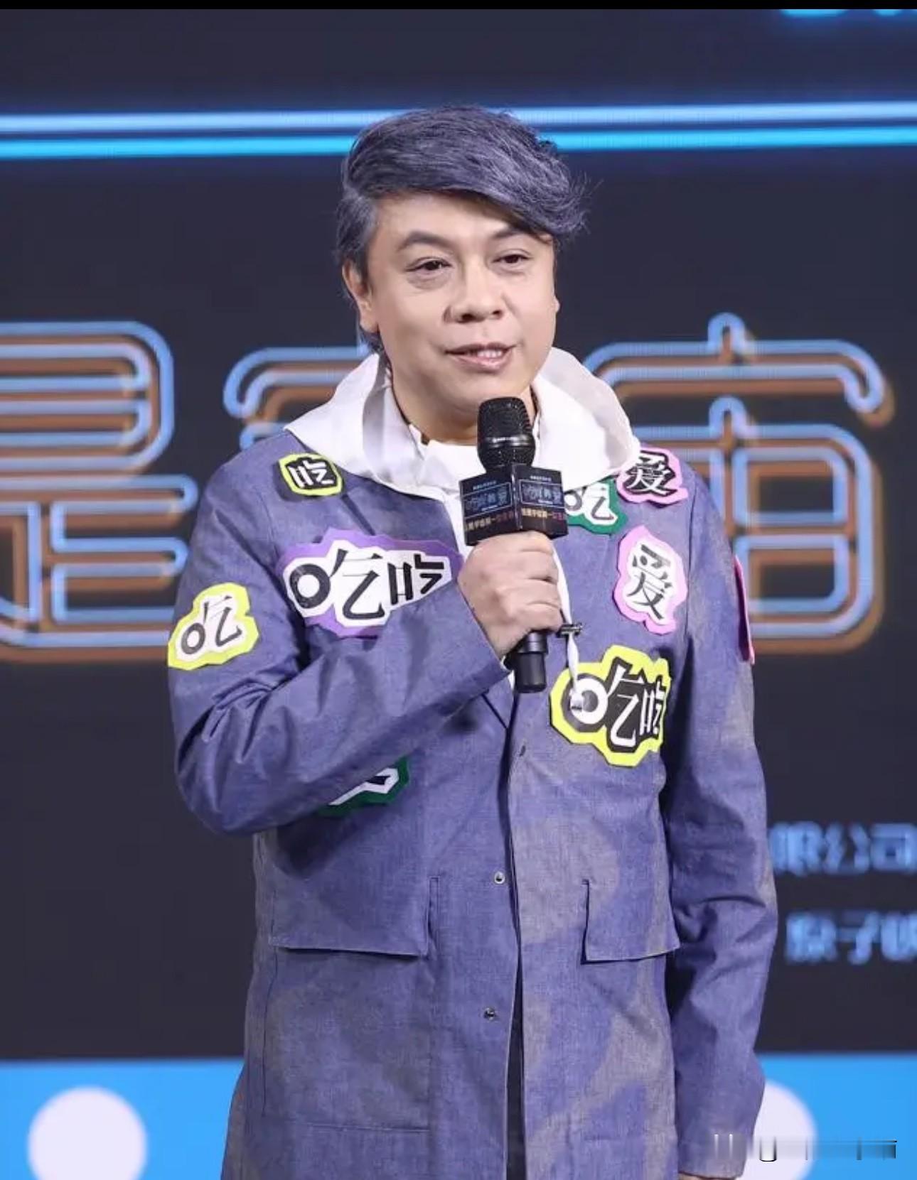 宋丹丹5年前就评论：蔡康永讲话荒谬！
她说：他善于有条理的思维，用散文诗一样的节奏，说着一个非常荒谬的道理。

这是2021年1月7日播出的《奇葩说第七季》第5期，当时，宋丹丹坐在蔡康永旁边，说了这么一段话评论蔡康永：

“我非常后悔来奇葩说，就是因为我边上坐着一个人，他拥有非常磁性的嗓音，非常有条