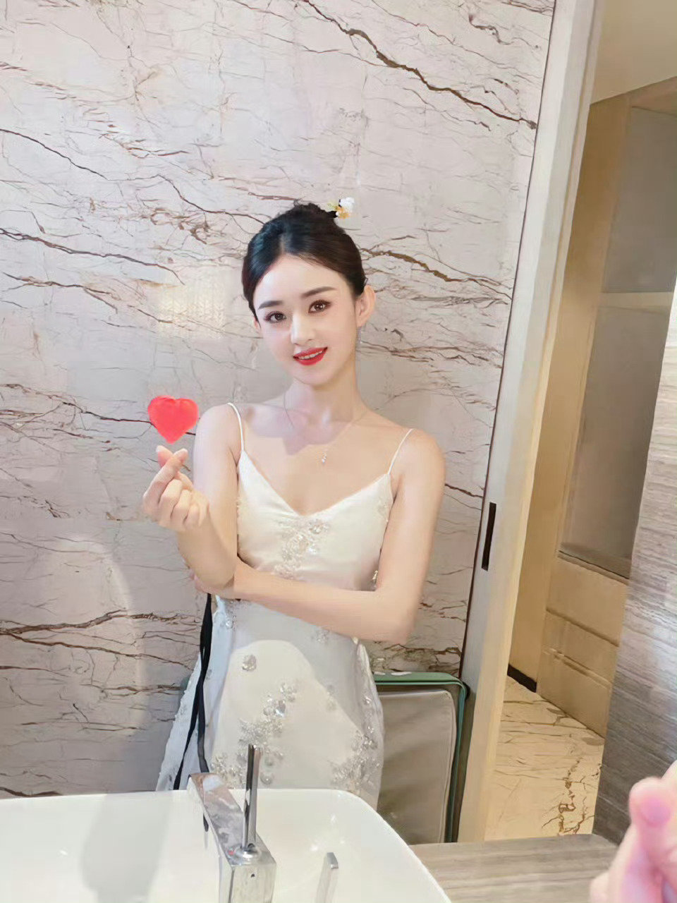 接受漂亮小丽的爱心❤️[期待] ​