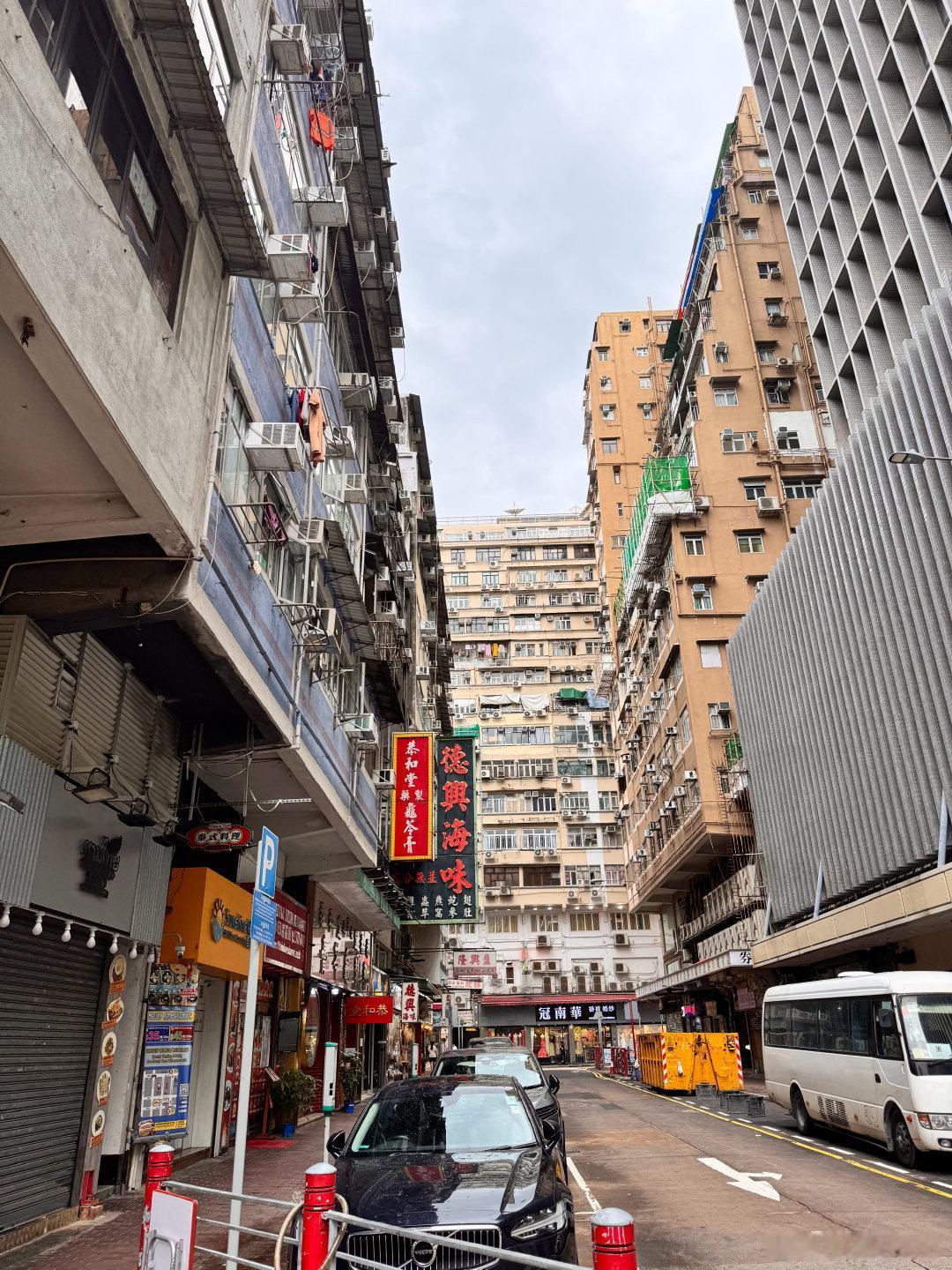 老李说这是刘德华拍电影经常取景的地方，骗我打车来逛了一圈[哆啦A梦微笑] ​