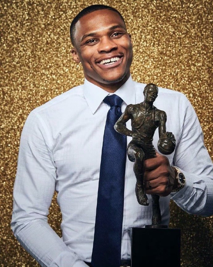 传奇落幕 威少宣布退役 再见，NBA ​