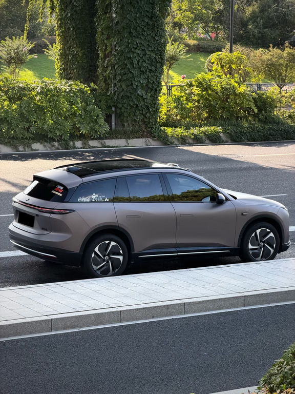 被这台车的颜色硬控了！🚗