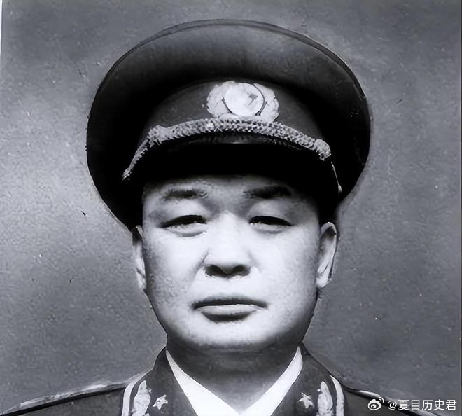 阎红彦已当副省长，毛主席为何调到军队授上将？是时候说出隐情了1955年9月，阎红彦在授衔工作中被授予上将军衔，这个安排也引起了人们的关注。当时，阎红彦担任了成都军区第一副政委，按照规定他自然是有资格参加授衔的，那这件事为何会引起关注呢？实际上，阎红彦的授衔被认为是组织特意安排的结果，因为在授衔之前，他本来并不符合参加授衔的规定。即便是来到部队工作，以他当时的军职，想要授上将也是非常勉强的，他也成为57位上将中特殊的一个。阎红彦的“特殊”，不只是因为他以副政委之职授上将，更因为他的授衔本身就是一次“破例”。1955年授衔有一套严格的规则：脱离军队岗位、转到地方工作的干部，原则上不参加授衔。阎红彦当时已经是四川副省长，按这个规则，他不在授衔名单之内。但中央为了让他参加，专门把他调回军队任职。这说明在高层眼中，阎红彦的授衔不是一个可以商量的事，而是一个必须完成的政治安排。能让中央为一个副省长专门调整人事安排，这本身就说明了问题的分量。1949年12月，阎红彦跟随部队开始了解放后重庆等地的...