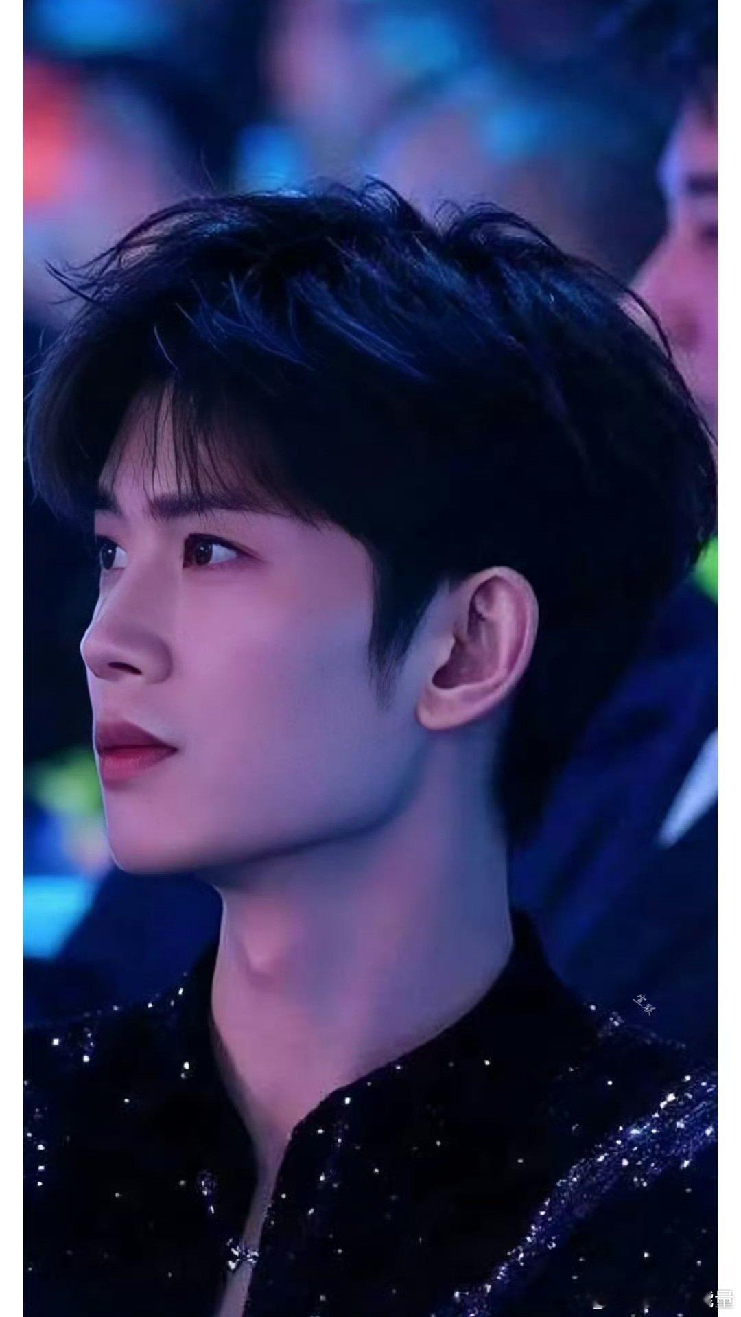 #任嘉伦方喊话红果# 
从未看过红果短剧，只看任嘉伦的剧[耶]。
造谣任嘉伦的魑魅魍魉，还是那句话——
别看人你今天闹得欢，小心日后拉清单[哈哈]！
期待《锦衣搜金录》[手指比心]~
#律师回应任嘉伦被假冒认证账号# ​