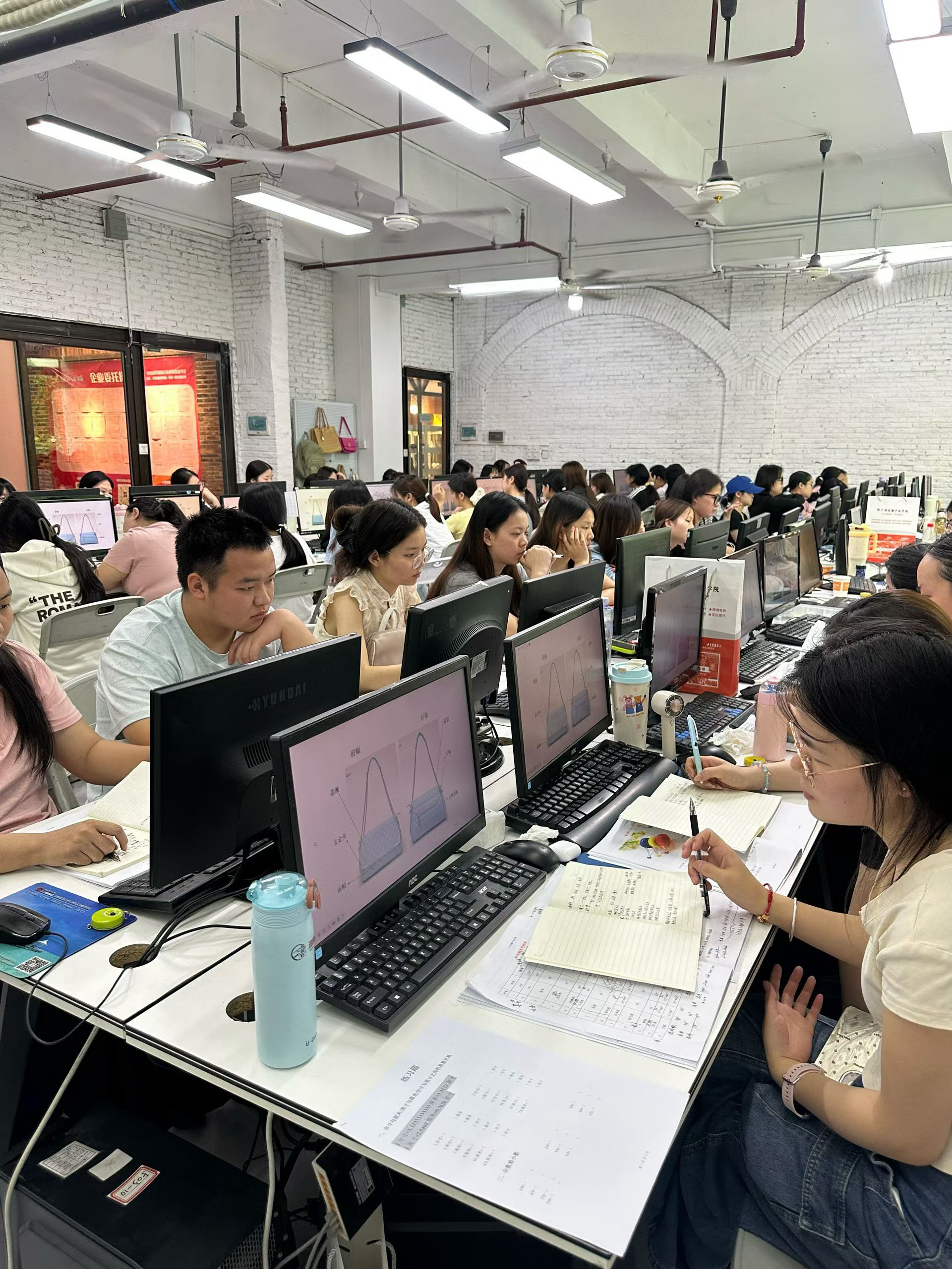 广州白云、花都皮具产业聚集，核算、跟单文员岗位长期缺人，不少天河、从化...