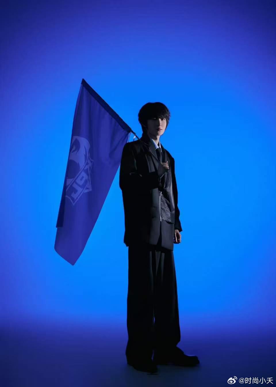 #一诺黑西装A感十足#谁能抵挡一诺黑西装魅力！自带强大镜头张力，清爽五官超吸睛，儒意KPL联动请多拍这类大片🥰 ​