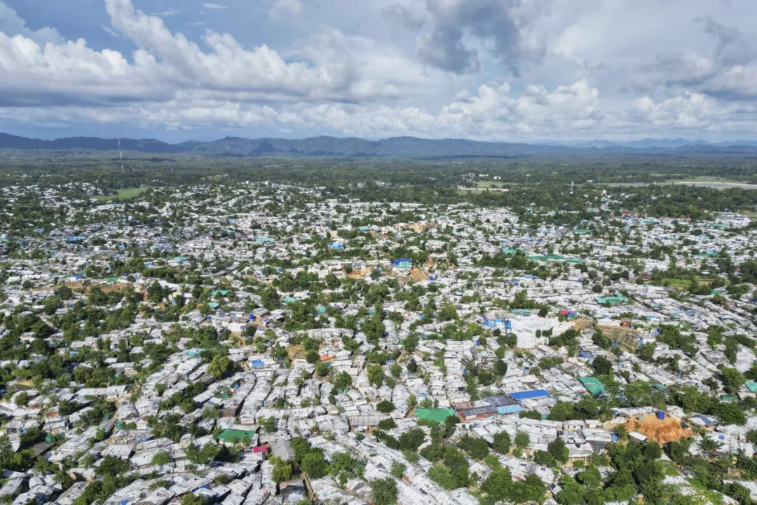 前往马来西亚途中船只沉没，至少250人失踪