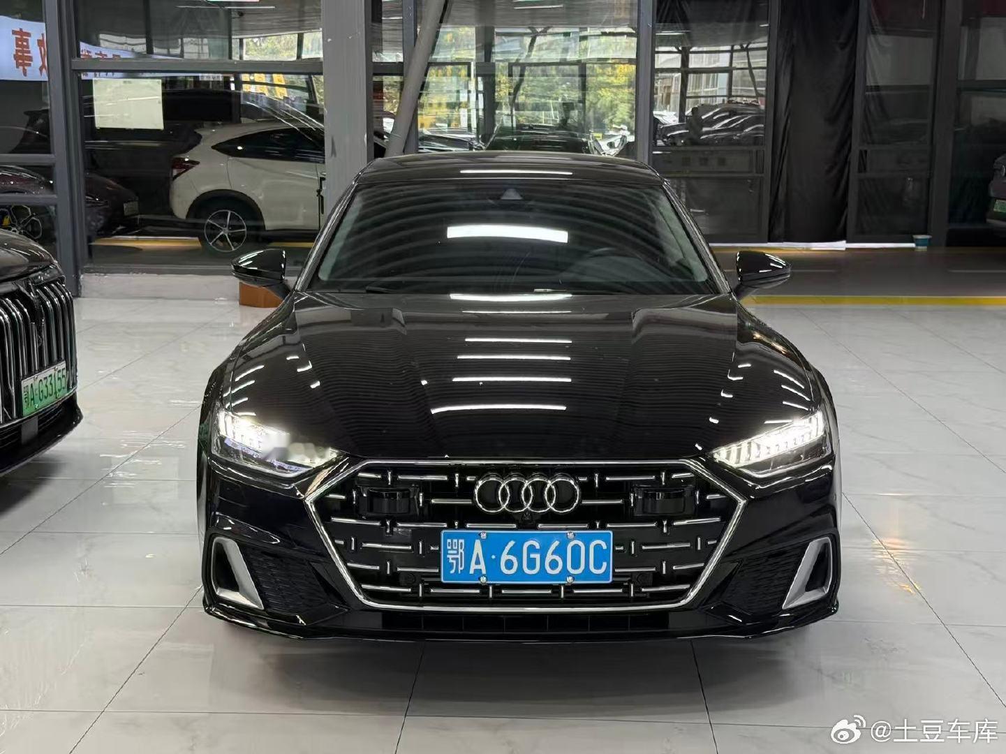 收了台靓货
奥迪A7L 
2024款45 TFSI 豪华型
指导价41.87万元
2024年上牌 仅16000公里
原车原漆带车衣 正在解压中
一口价239800元 欢迎合作 ​