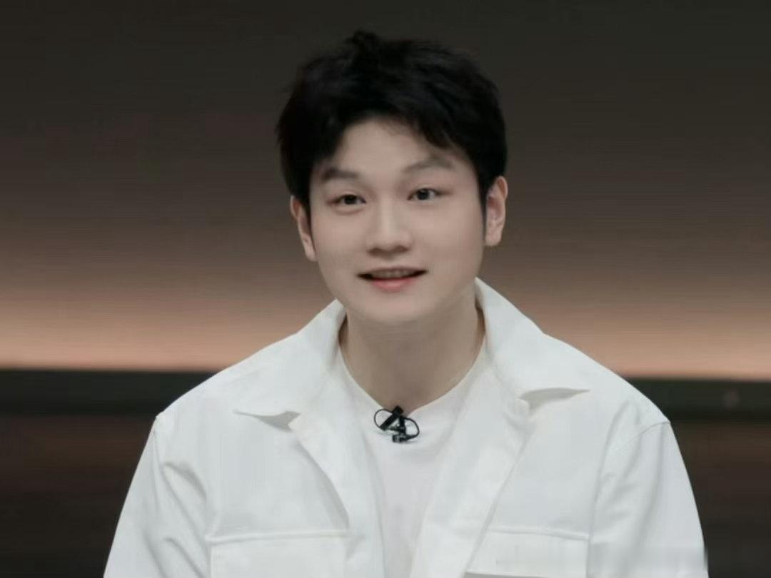 #乒颜一[超话]##樊振东##樊振东一饭封神2# 
这个白净 ​