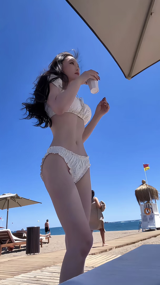 张馨予身材太好了，何捷吃的太好了吧！