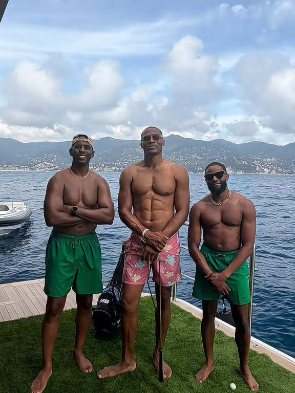 退役旅行！保罗与威少相聚意大利，在海边打起了高尔夫🏌️‍♂️……#保罗 #威少 #克里斯保罗 #威斯布鲁克 #NBA #聊球俱乐部 #NBA评论席 #NBA精彩瞬间 #旅游看世界