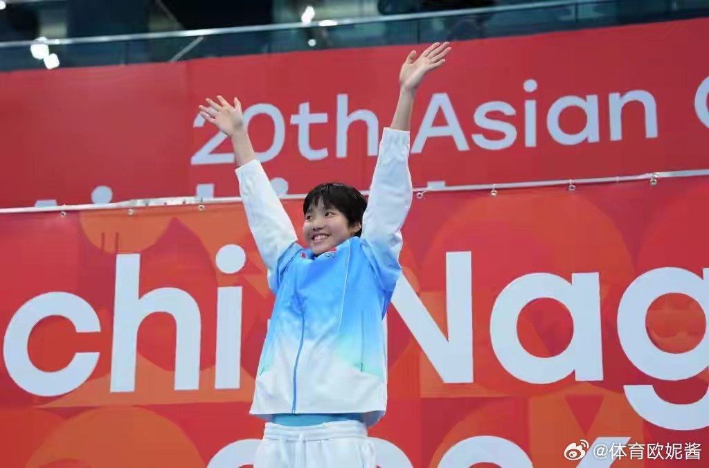 男4X200自接力7分00秒17破亚洲纪录，时隔16年再夺冠。前三棒落后日本，张展硕最后一棒逆转，惊险又提气。#中国泳军亚运30金背后的突破与挑战##游泳队再创单届亚运会历史最佳战绩# ​