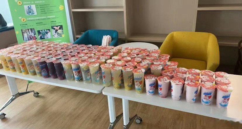 公司的下午茶...可是我平时只喝星巴克... ​​​