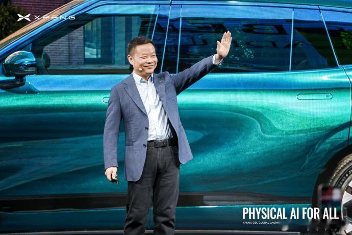 小鹏G9L在2026巴黎车展正式全球上市，法国市场售价74990欧元起，同步开启欧洲订购。未来将进入全球64个国家和地区。
划几个重点：
欧洲本地造。 G9L是继G6、G9、P7+之后，第四款进入奥地利麦格纳工厂生产体系的小鹏车型。不满足于整车出口，直接在欧洲建生产体系，这是准备长线作战。
充电网络。 已接 ​