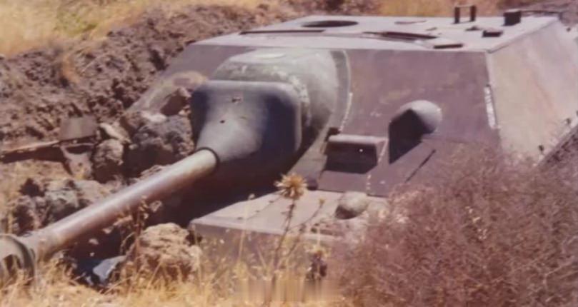 1967年，被击毁在戈兰高地的叙利亚 Jagdpanzer IV，被用作机动火力点。
#烽火问鼎计划##中东战火# ​