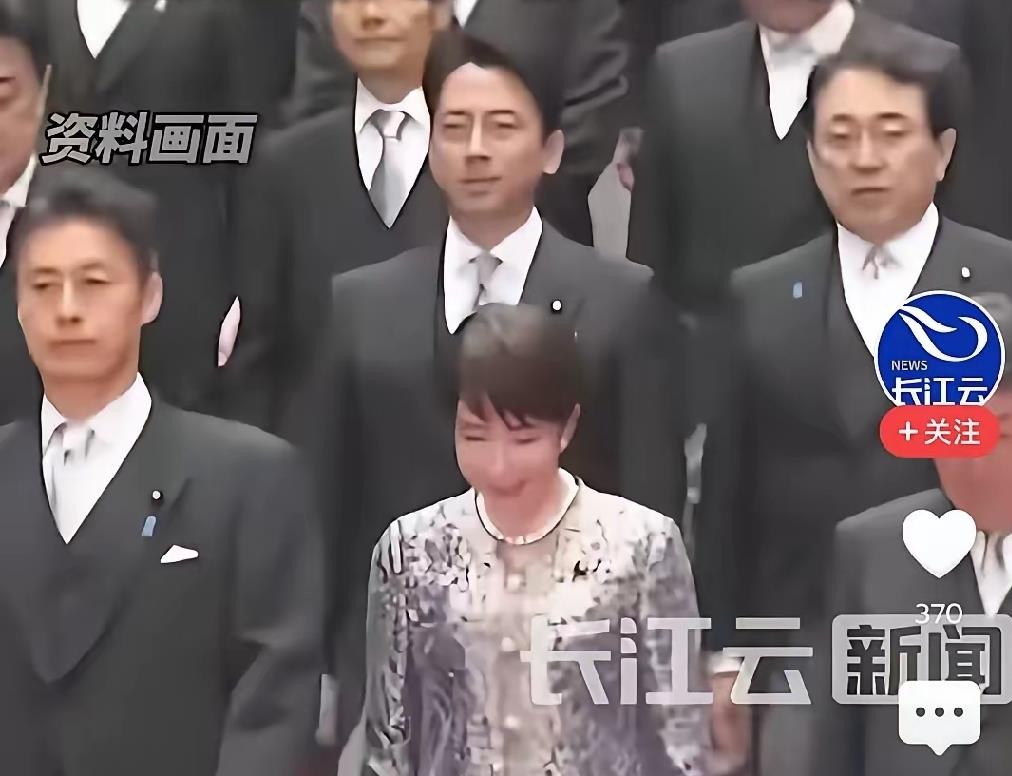 日本前外相岩屋毅访华回国后说了句大实话，日本没必要装成大国，就是一个中等强国。这话从他嘴里说出来挺有意思，因为他刚在北京跟王毅谈完，回来就承认中日关系搞成这样，原因在日本自己这边。高市早苗发表涉台言论的时候他就在现场，原话是“吓了一跳”。可你看看日本现在干的事，一边在西南诸岛部署射程上千公里的导弹，