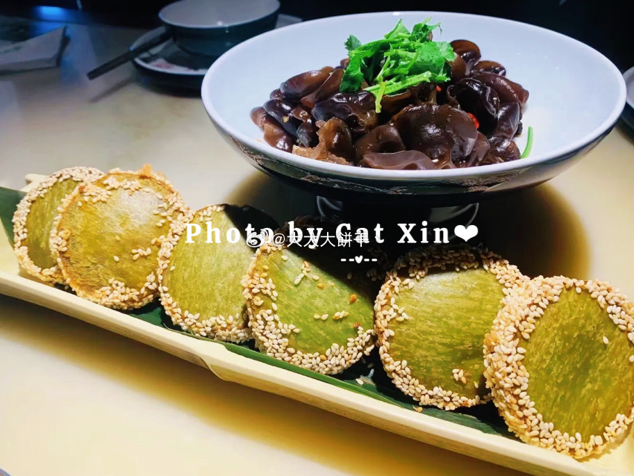 #多家餐厅残留液体敌敌畏检测阳性##用敌敌畏消杀涉事公司已成立5年#

N年前绿茶刚火的时候去过，后来发现它家是预制菜就不去吃了～

没想到店面居然是敌敌畏消杀...

敌敌畏是农业用药，严禁用于室内卫生消毒，这家公司也是头铁...

五年！敌敌畏消杀后厨，餐厅自己人都不敢吃，合着专坑消费者是吧？ ​
